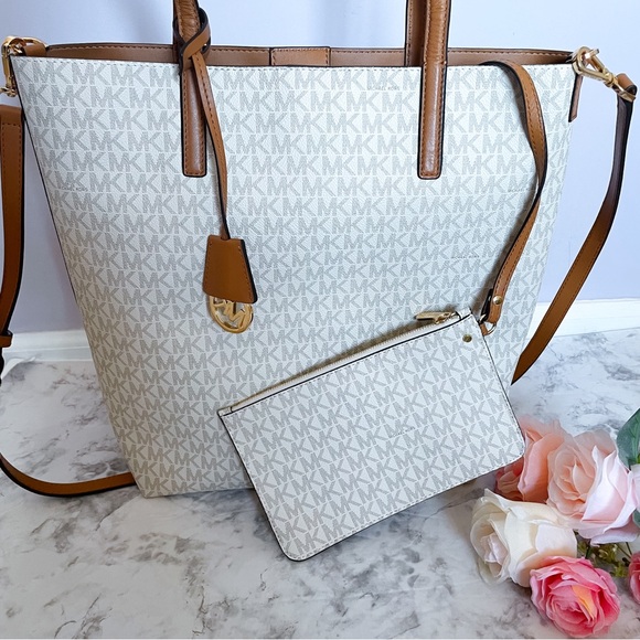 Michael Kors Handbags - Michael Kors Hayley Large Tote